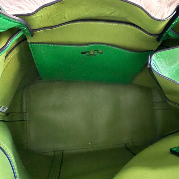 Tory Burch Block T Bucket Bag - Green Leather - Picture 3 of 9